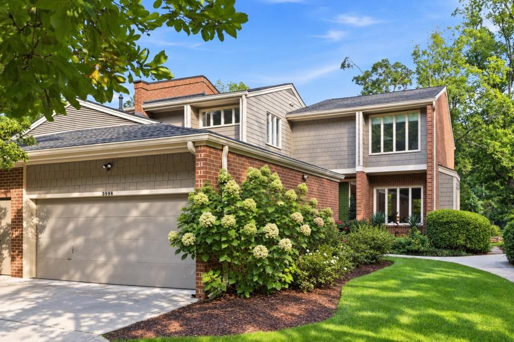 4 bedroom, 3 bathroom, 3,087 sq ft townhouse under contract at 3998 Columns Drive, Marietta, GA 30067