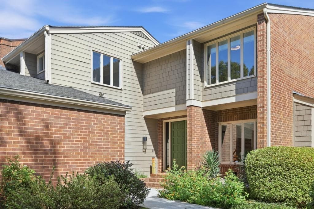 4 bedroom, 3 bathroom, 3,087 sq ft townhouse under contract at 3998 Columns Drive, Marietta, GA 30067 — photo 2