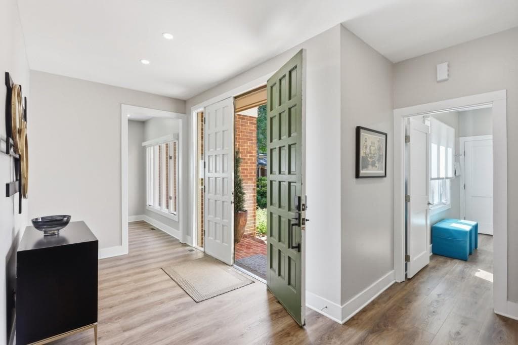 4 bedroom, 3 bathroom, 3,087 sq ft townhouse under contract at 3998 Columns Drive, Marietta, GA 30067 — photo 3