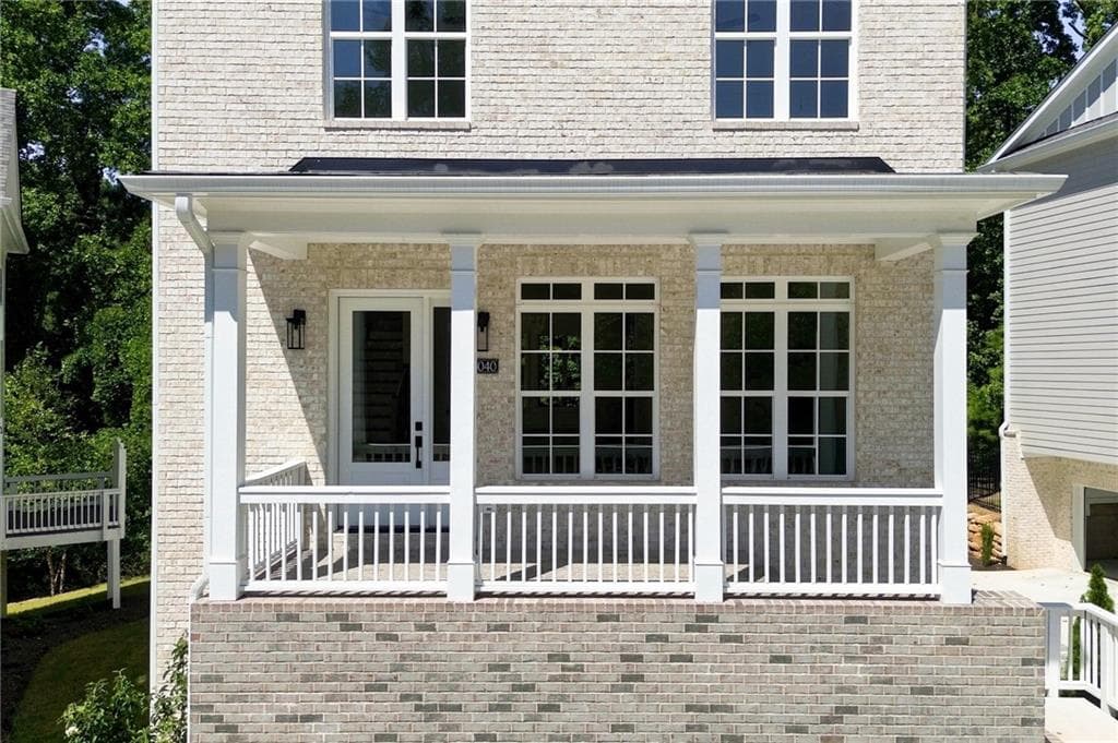 3 bedroom, 4 bathroom, 3,100 sq ft single family residence for sale at 3040 Kara Court, Roswell, GA 30076 — photo 3