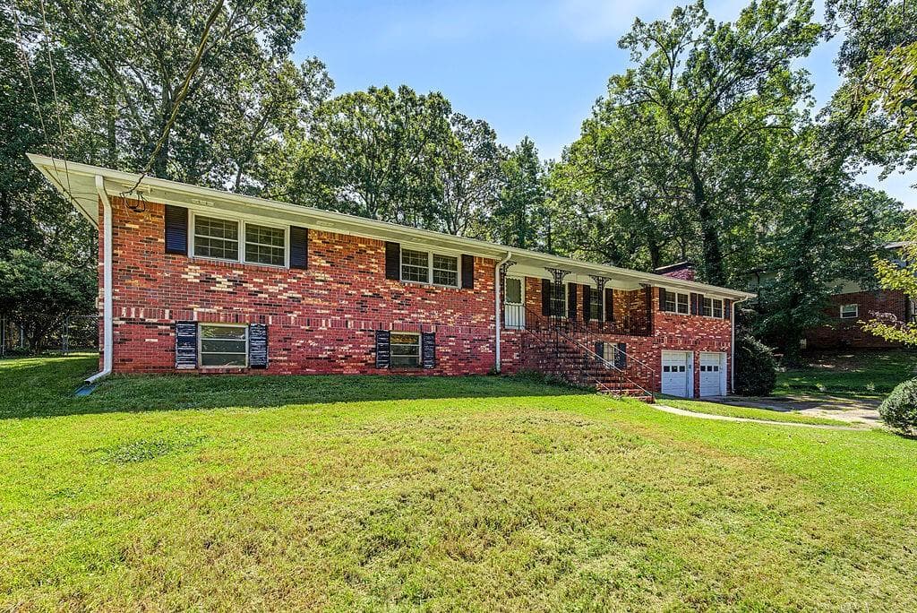 3 bedroom, 2 bathroom, 2,558 sq ft single family residence under contract at 6301 Allen Road, Mableton, GA 30126 — photo 3