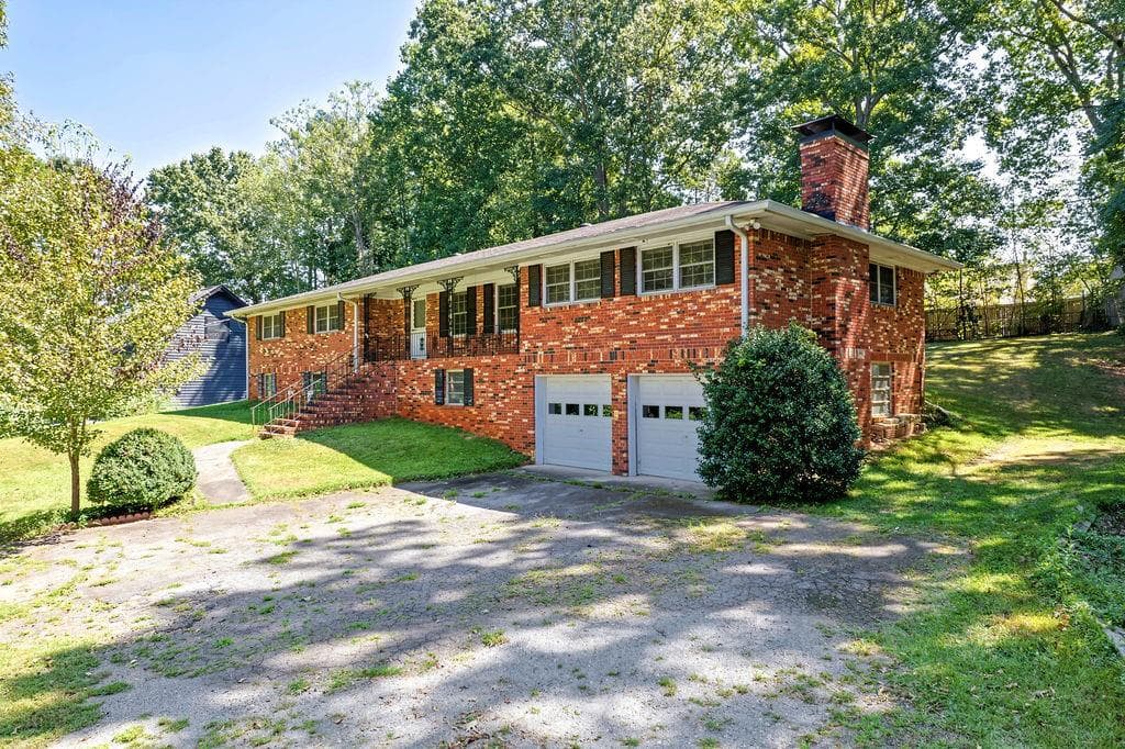 3 bedroom, 2 bathroom, 2,558 sq ft single family residence under contract at 6301 Allen Road, Mableton, GA 30126 — photo 4