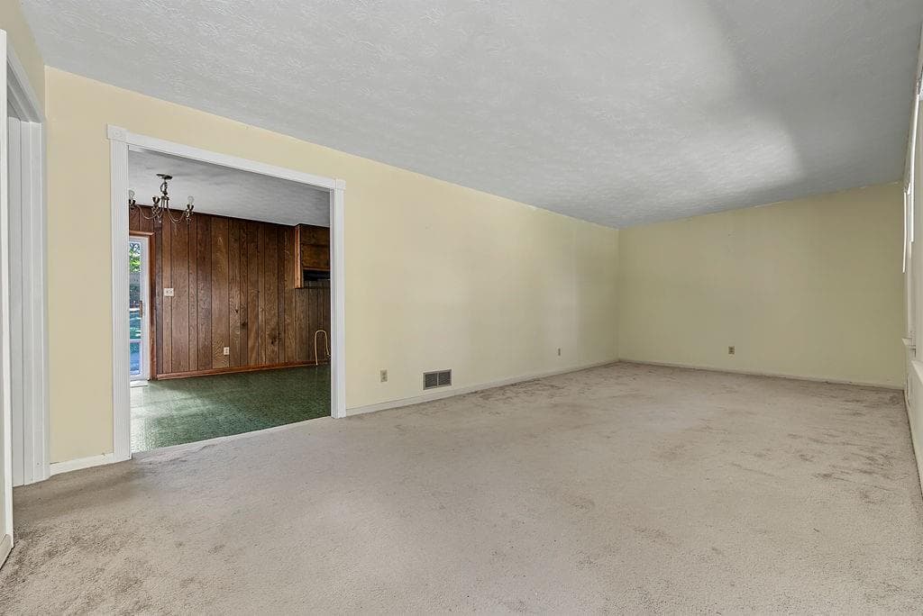 3 bedroom, 2 bathroom, 2,558 sq ft single family residence under contract at 6301 Allen Road, Mableton, GA 30126 — photo 5