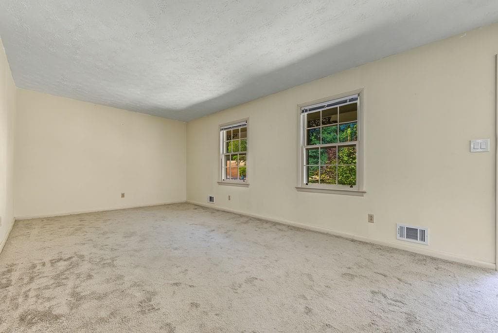 3 bedroom, 2 bathroom, 2,558 sq ft single family residence under contract at 6301 Allen Road, Mableton, GA 30126 — photo 6