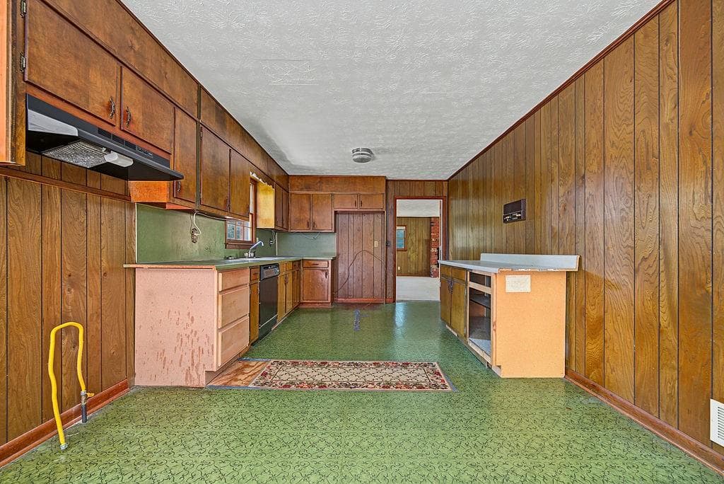 3 bedroom, 2 bathroom, 2,558 sq ft single family residence under contract at 6301 Allen Road, Mableton, GA 30126 — photo 10