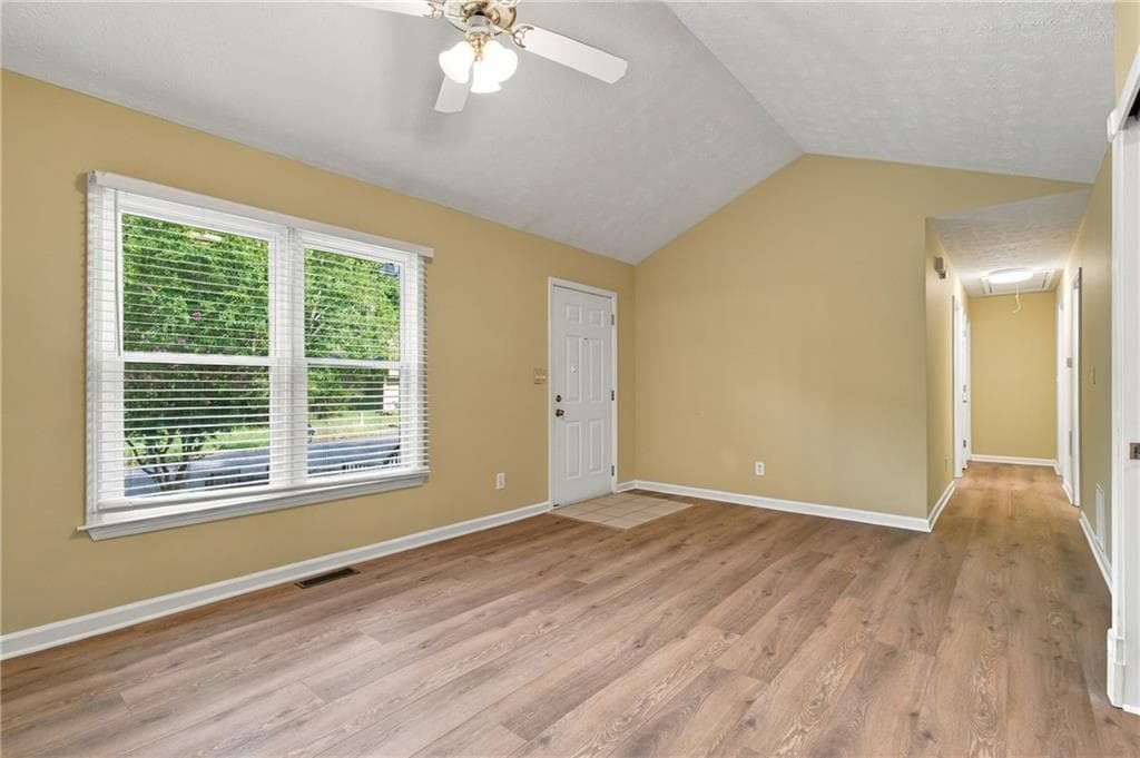 3 bedroom, 3 bathroom, 1,732 sq ft single family residence under contract at 115 Aztec Way, Acworth, GA 30102 — photo 7