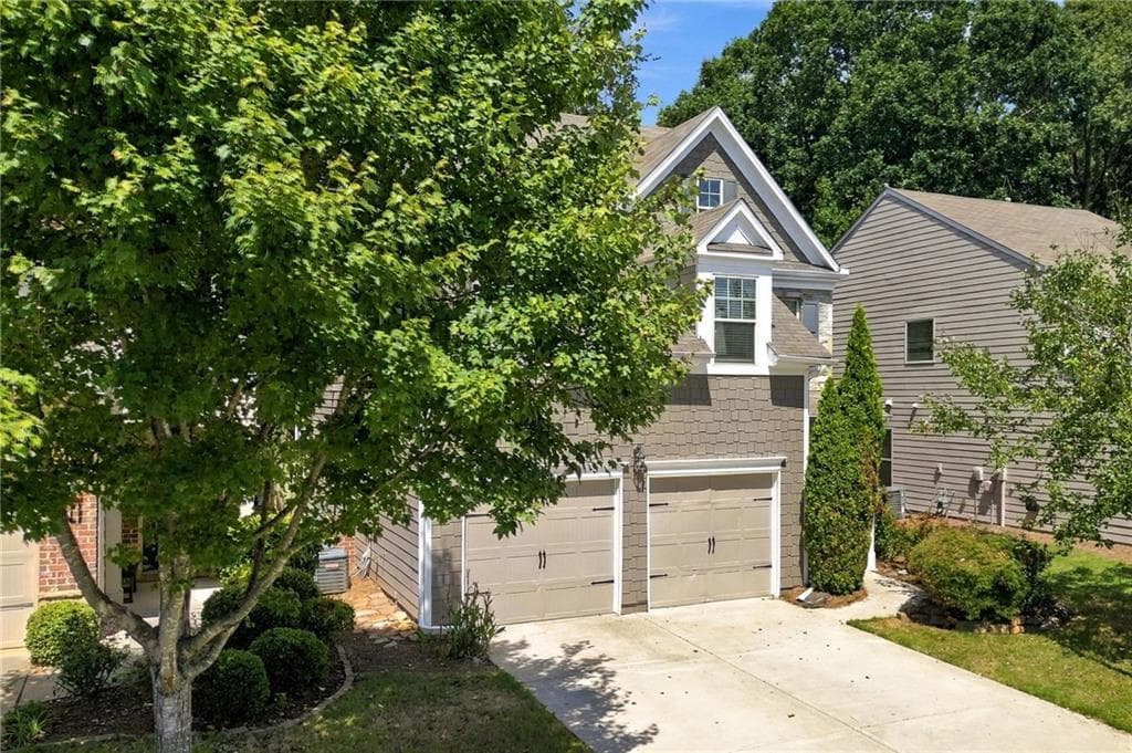 4 bedroom, 3 bathroom, 2,489 sq ft single family residence for sale at 4845 Waterbrooke Crossing, Alpharetta, GA 30004 — photo 2