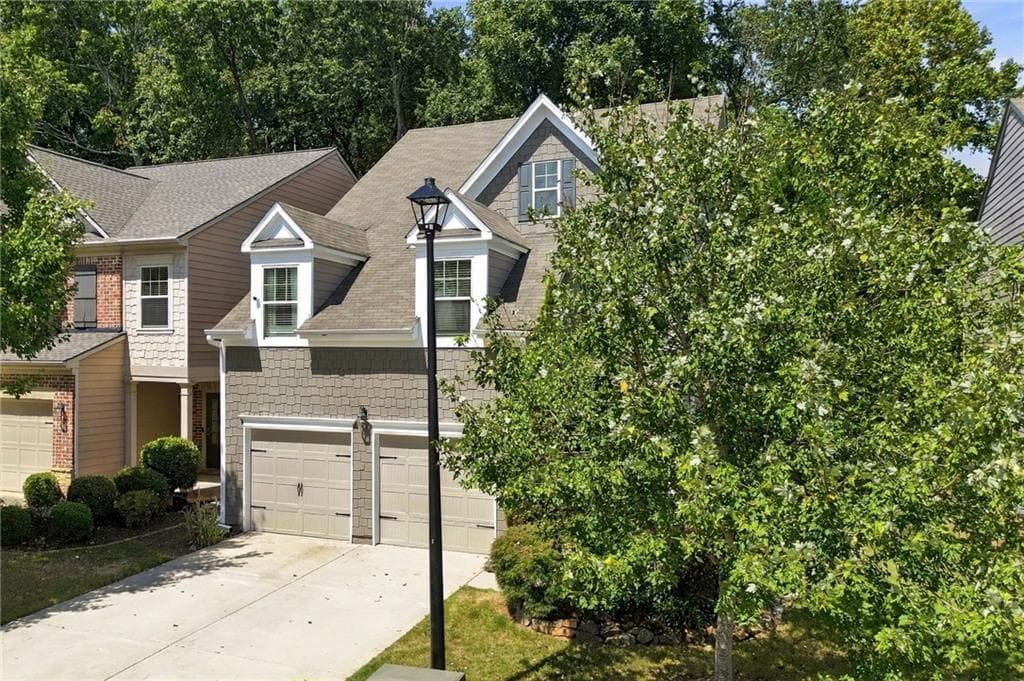 4 bedroom, 3 bathroom, 2,489 sq ft single family residence for sale at 4845 Waterbrooke Crossing, Alpharetta, GA 30004 — photo 3