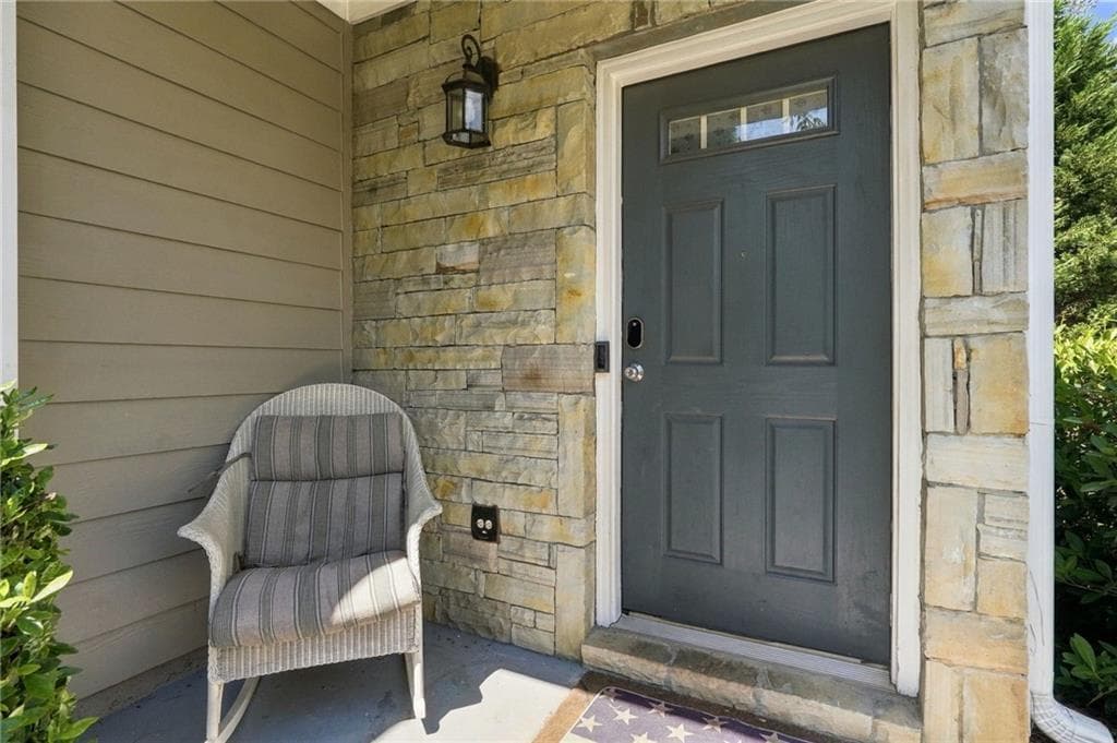 4 bedroom, 3 bathroom, 2,489 sq ft single family residence for sale at 4845 Waterbrooke Crossing, Alpharetta, GA 30004 — photo 4