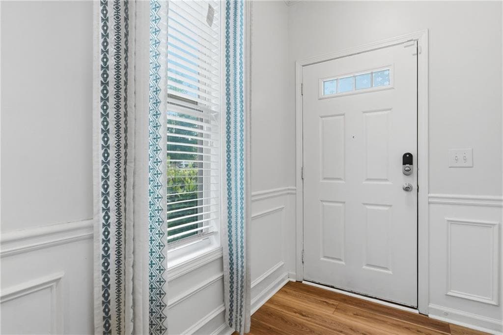 4 bedroom, 3 bathroom, 2,489 sq ft single family residence for sale at 4845 Waterbrooke Crossing, Alpharetta, GA 30004 — photo 5