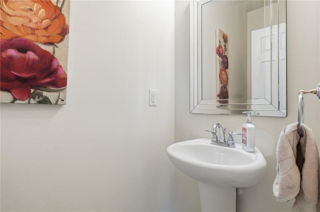 4 bedroom, 3 bathroom, 2,489 sq ft single family residence for sale at 4845 Waterbrooke Crossing, Alpharetta, GA 30004 — photo 6