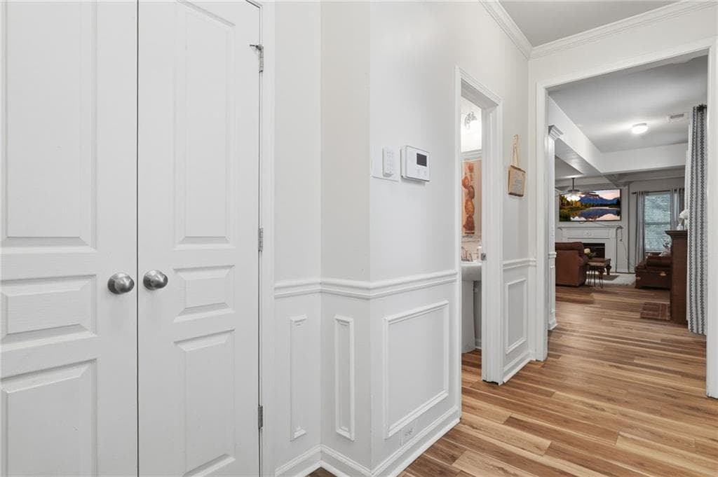 4 bedroom, 3 bathroom, 2,489 sq ft single family residence for sale at 4845 Waterbrooke Crossing, Alpharetta, GA 30004 — photo 7