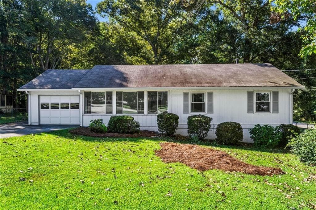 3 bedroom, 2 bathroom, 1,672 sq ft single family residence for sale at 145 Carriage Circle, Stockbridge, GA 30281