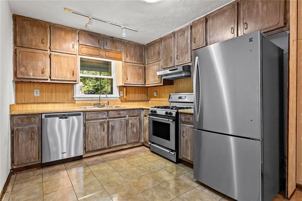 3 bedroom, 2 bathroom, 1,672 sq ft single family residence for sale at 145 Carriage Circle, Stockbridge, GA 30281 — photo 8