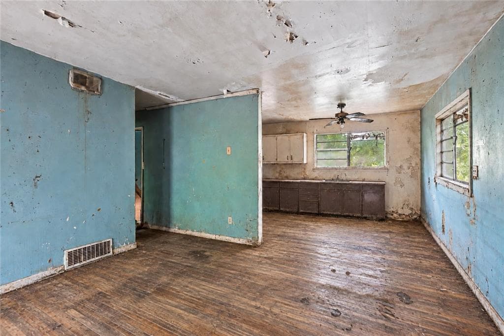 3 bedroom, 1 bathroom, 1,000 sq ft single family residence for sale at 370 Westchester Boulevard, Atlanta, GA 30314 — photo 3