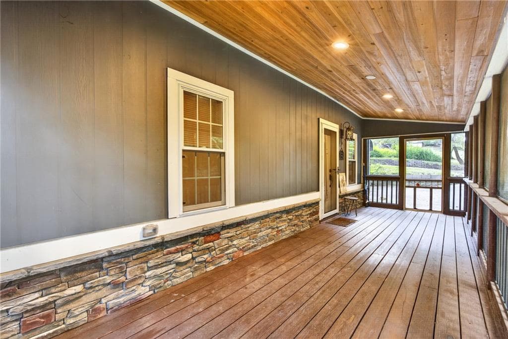 3 bedroom, 2 bathroom, 1,362 sq ft single family residence for sale at 89 Silas King Street, Buford, GA 30518 — photo 5