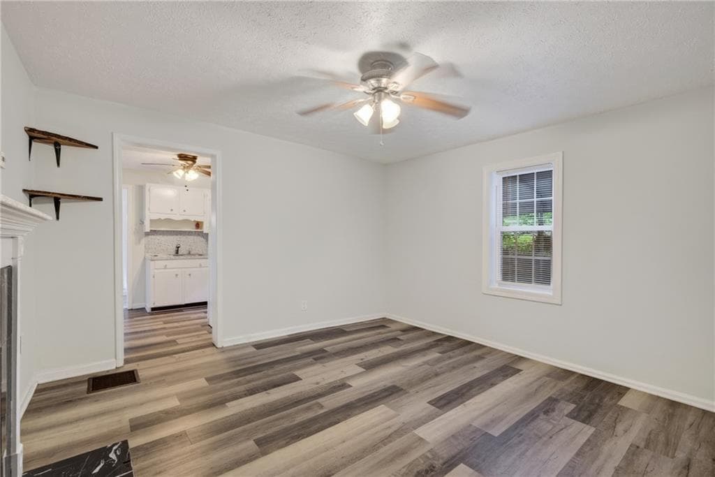 3 bedroom, 2 bathroom, 1,362 sq ft single family residence for sale at 89 Silas King Street, Buford, GA 30518 — photo 8