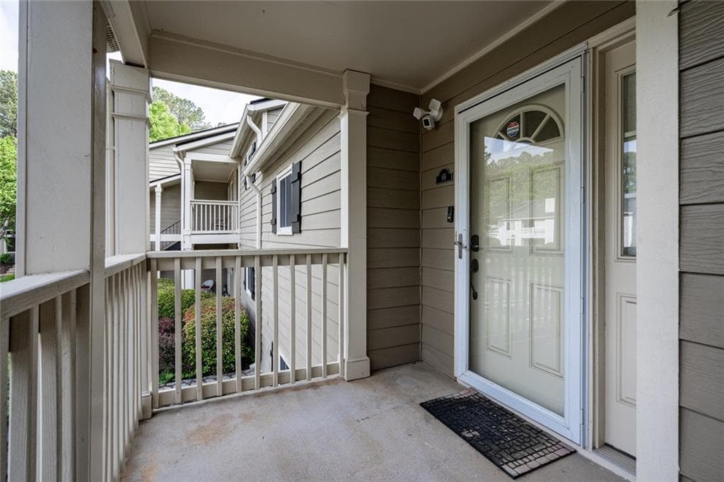 1 bedroom, 2 bathroom, 961 sq ft condominium under contract at 66 Middleton Court, Smyrna, GA 30080 — photo 2