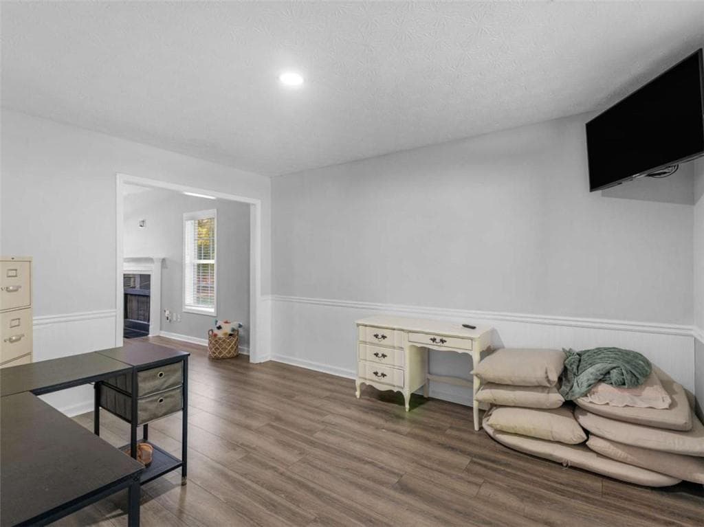 4 bedroom, 3 bathroom, 2,265 sq ft single family residence for sale at 409 Coosa Court, Mcdonough, GA 30252 — photo 2