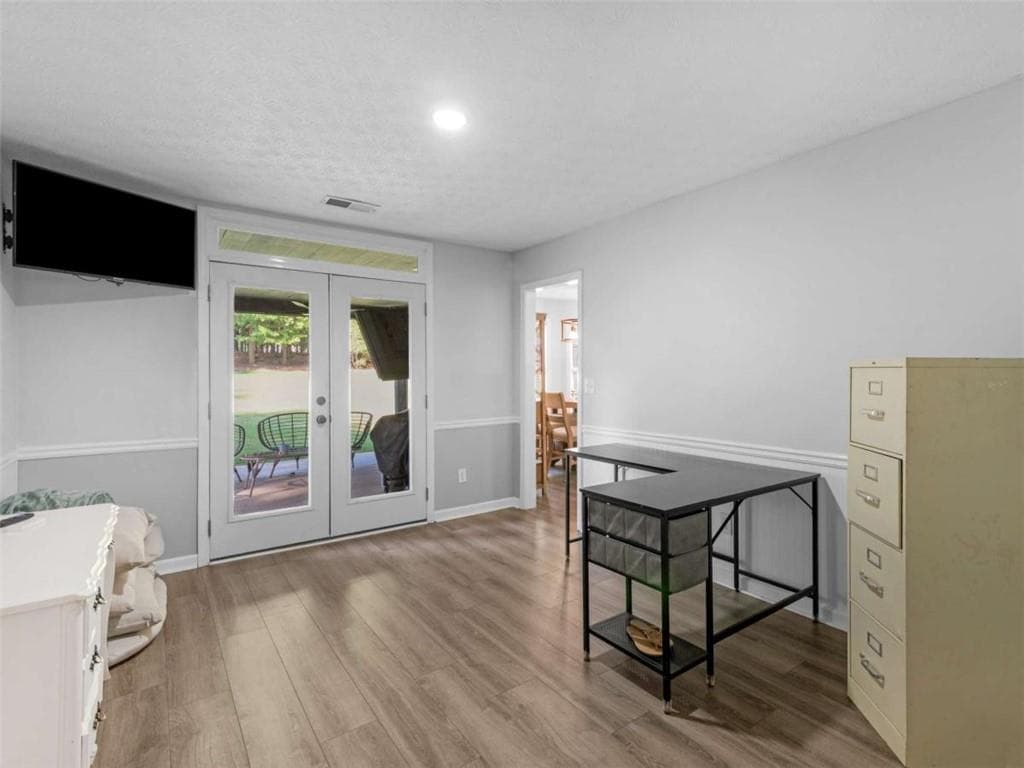 4 bedroom, 3 bathroom, 2,265 sq ft single family residence for sale at 409 Coosa Court, Mcdonough, GA 30252 — photo 4