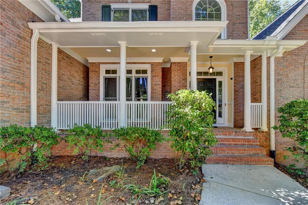 6 bedroom, 5 bathroom, 6,433 sq ft single family residence for sale at 4390 Laurel Grove Trace, Suwanee, GA 30024 — photo 3