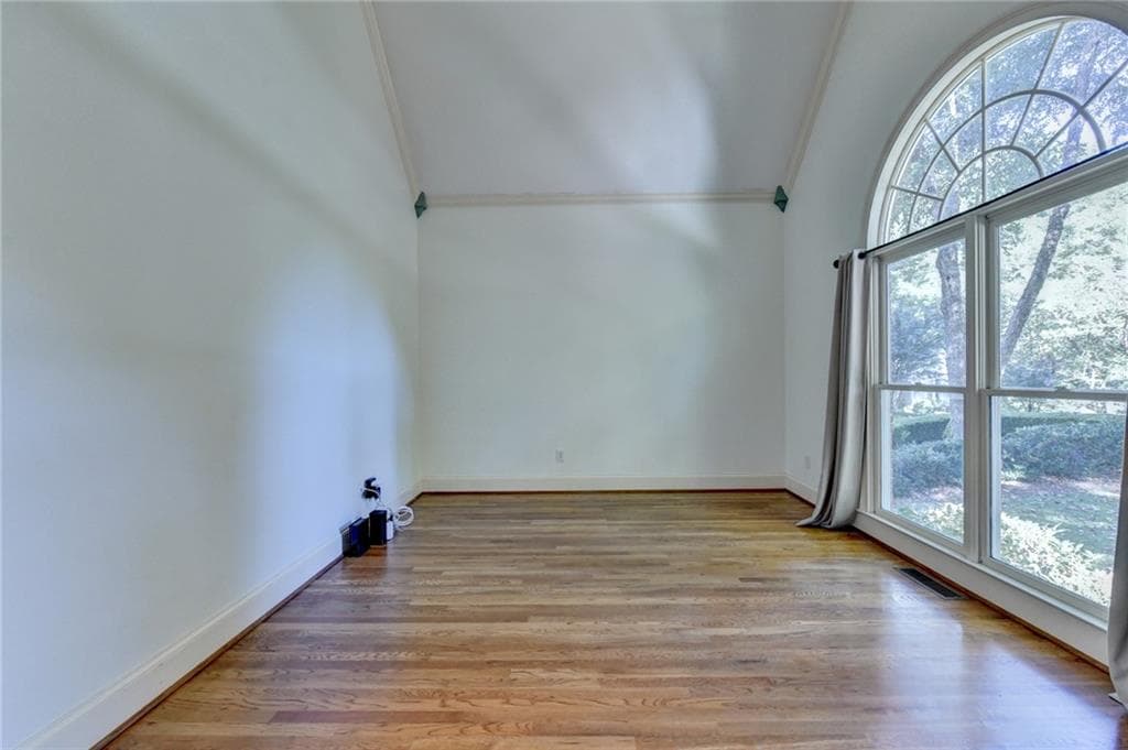 6 bedroom, 5 bathroom, 6,433 sq ft single family residence for sale at 4390 Laurel Grove Trace, Suwanee, GA 30024 — photo 5
