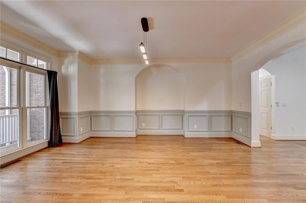 6 bedroom, 5 bathroom, 6,433 sq ft single family residence for sale at 4390 Laurel Grove Trace, Suwanee, GA 30024 — photo 8
