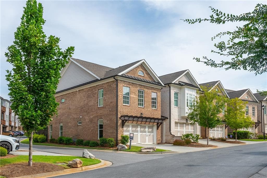 3 bedroom, 3 bathroom, 2,092 sq ft townhouse for sale at 5054 Sealy Circle, Peachtree Corners, GA 30092 — photo 4