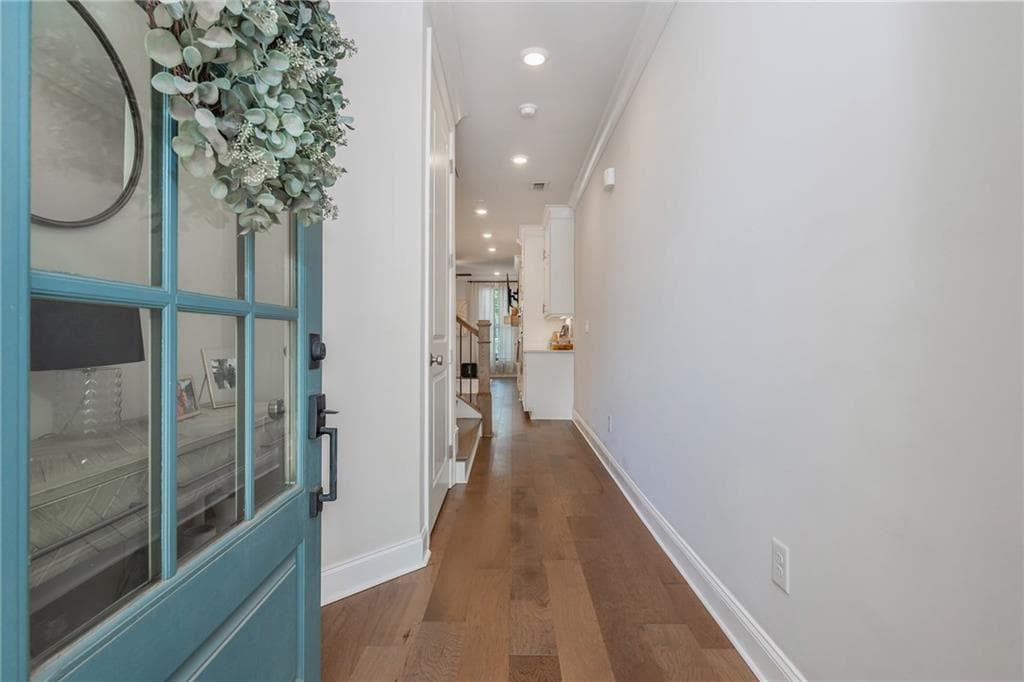 3 bedroom, 3 bathroom, 2,092 sq ft townhouse for sale at 5054 Sealy Circle, Peachtree Corners, GA 30092 — photo 6