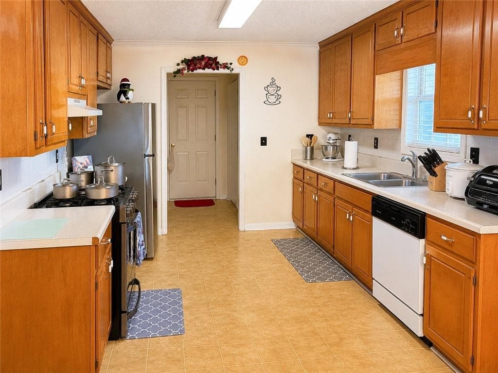 3 bedroom, 5 bathroom, 1,444 sq ft single family residence for sale at 10200 Commons Crossing, Jonesboro, GA 30238 — photo 6