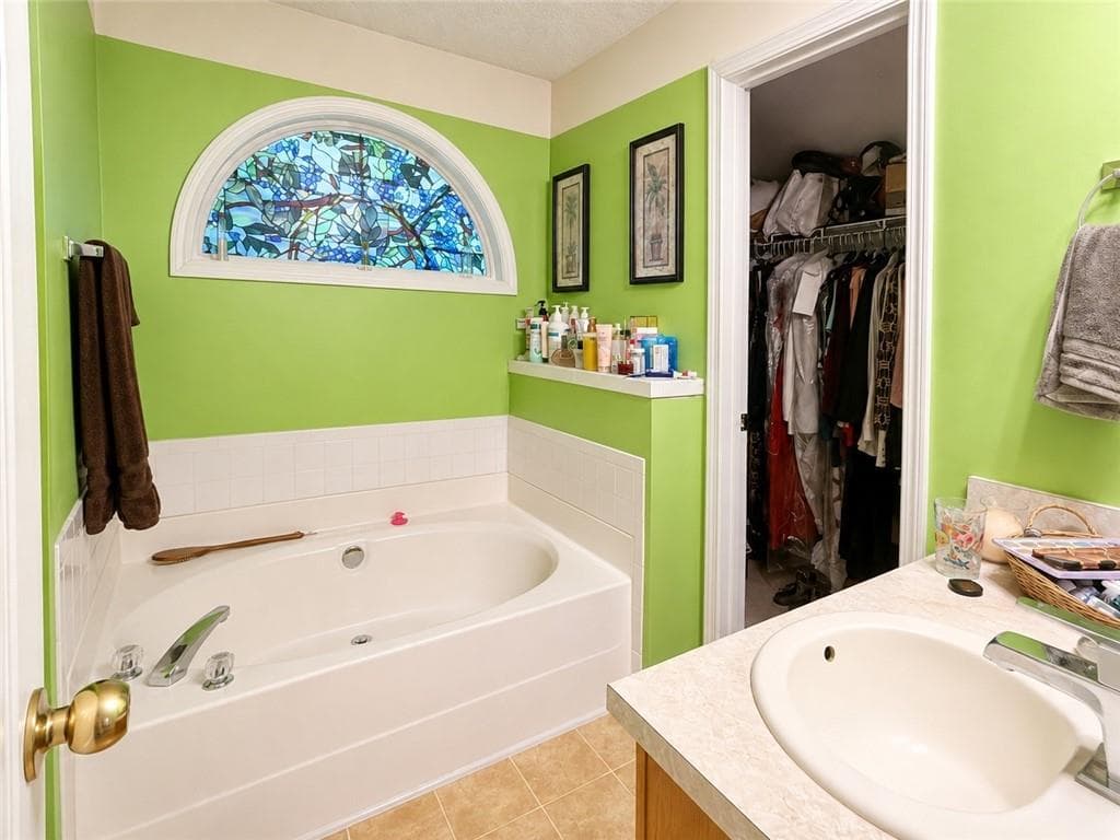 3 bedroom, 5 bathroom, 1,444 sq ft single family residence for sale at 10200 Commons Crossing, Jonesboro, GA 30238 — photo 9