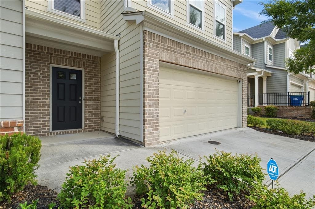 3 bedroom, 3 bathroom, 1,796 sq ft townhouse for sale at 5433 Cascade Ridge, Atlanta, GA 30336 — photo 2