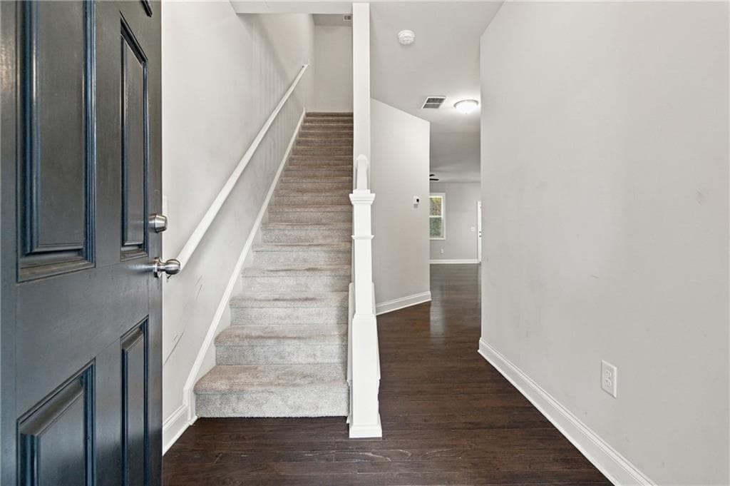 3 bedroom, 3 bathroom, 1,796 sq ft townhouse for sale at 5433 Cascade Ridge, Atlanta, GA 30336 — photo 4