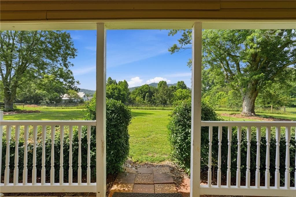 3 bedroom, 2 bathroom, 1,528 sq ft single family residence for sale at 4920 Mccoy Circle, Cumming, GA 30040 — photo 2