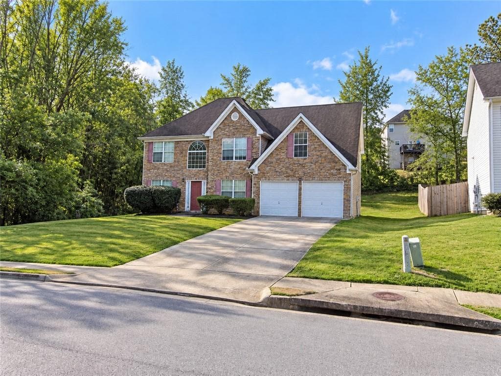 5 bedroom, 3 bathroom, 2,886 sq ft single family residence for sale at 1581 Gallup Drive, Stockbridge, GA 30281 — photo 2