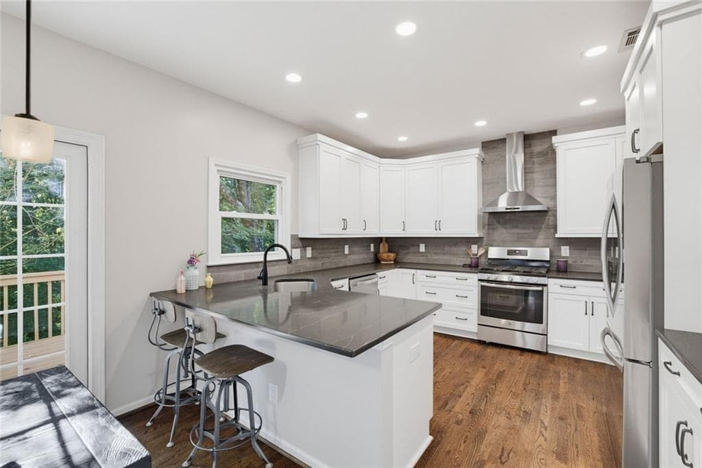 5 bedroom, 4 bathroom, 3,640 sq ft single family residence under contract at 4535 Village Springs Run, Atlanta, GA 30338 — photo 8