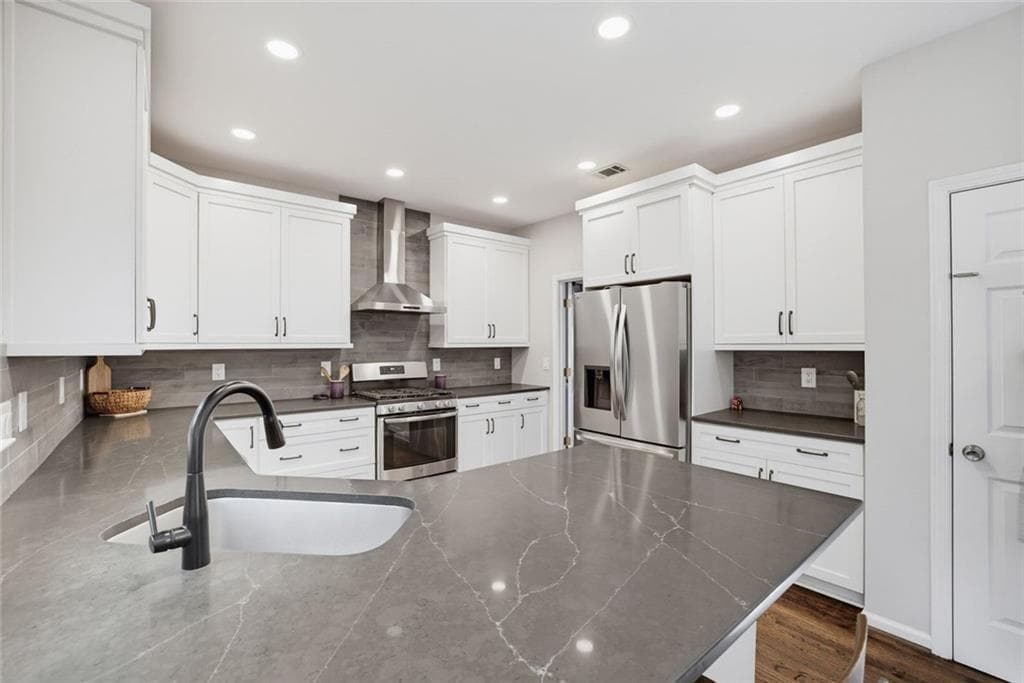 5 bedroom, 4 bathroom, 3,640 sq ft single family residence under contract at 4535 Village Springs Run, Atlanta, GA 30338 — photo 9