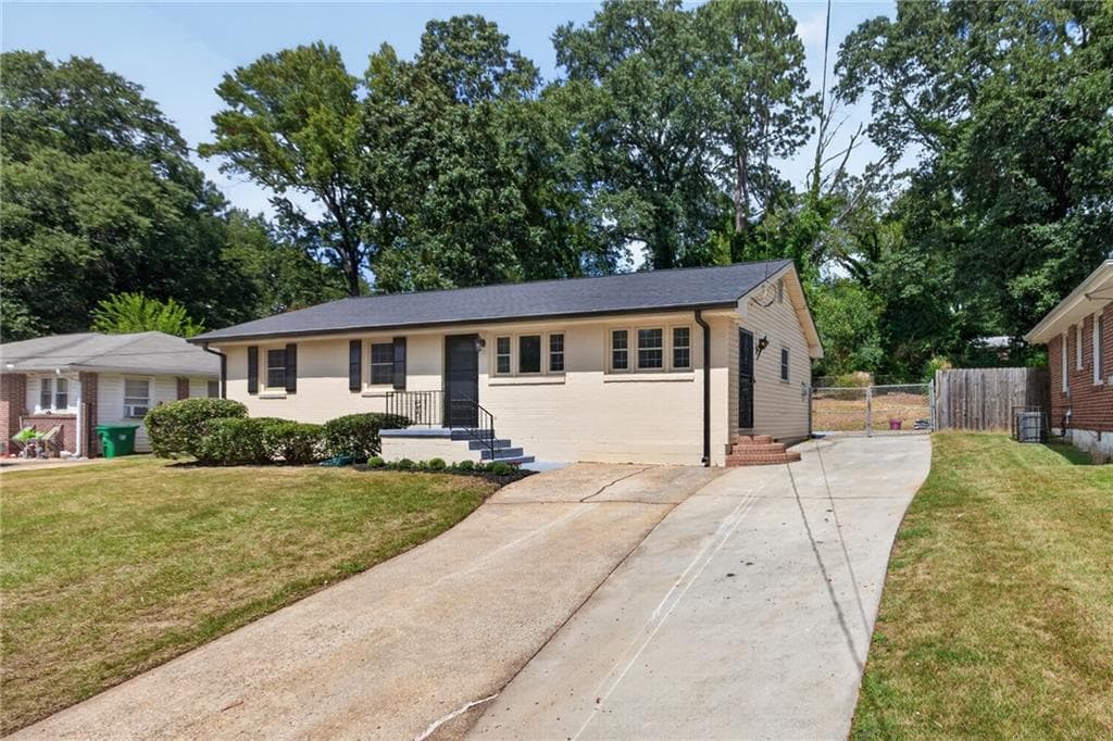 3 bedroom, 3 bathroom, 1,665 sq ft single family residence for sale at 3226 Bobolink Drive, Decatur, GA 30032 — photo 2