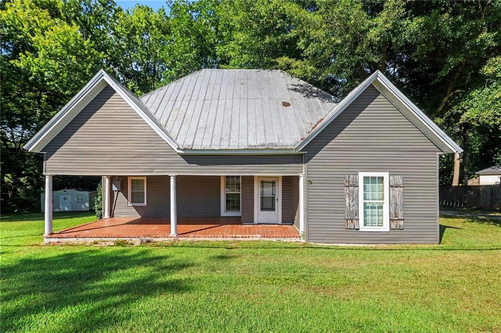 2 bedroom, 1 bathroom, 1,484 sq ft single family residence for sale at 44 E Johnson Street, Temple, GA 30179