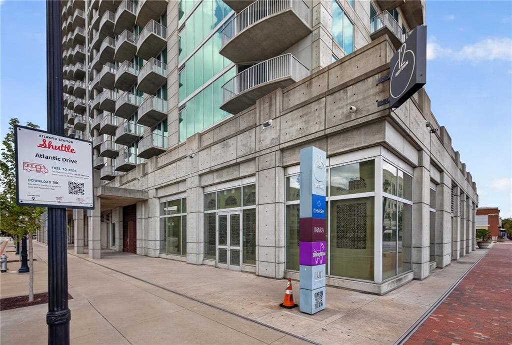 2 bedroom, 2 bathroom, 1,045 sq ft condominium for sale at 361 17th Street 1022, Atlanta, GA 30363 — photo 4