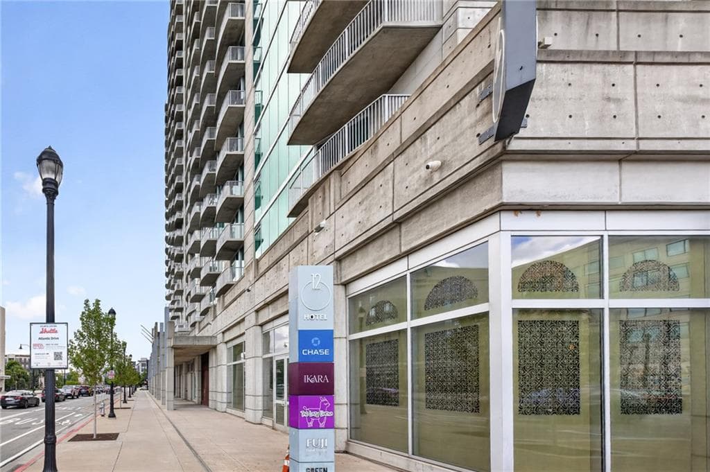 2 bedroom, 2 bathroom, 1,045 sq ft condominium for sale at 361 17th Street 1022, Atlanta, GA 30363 — photo 5