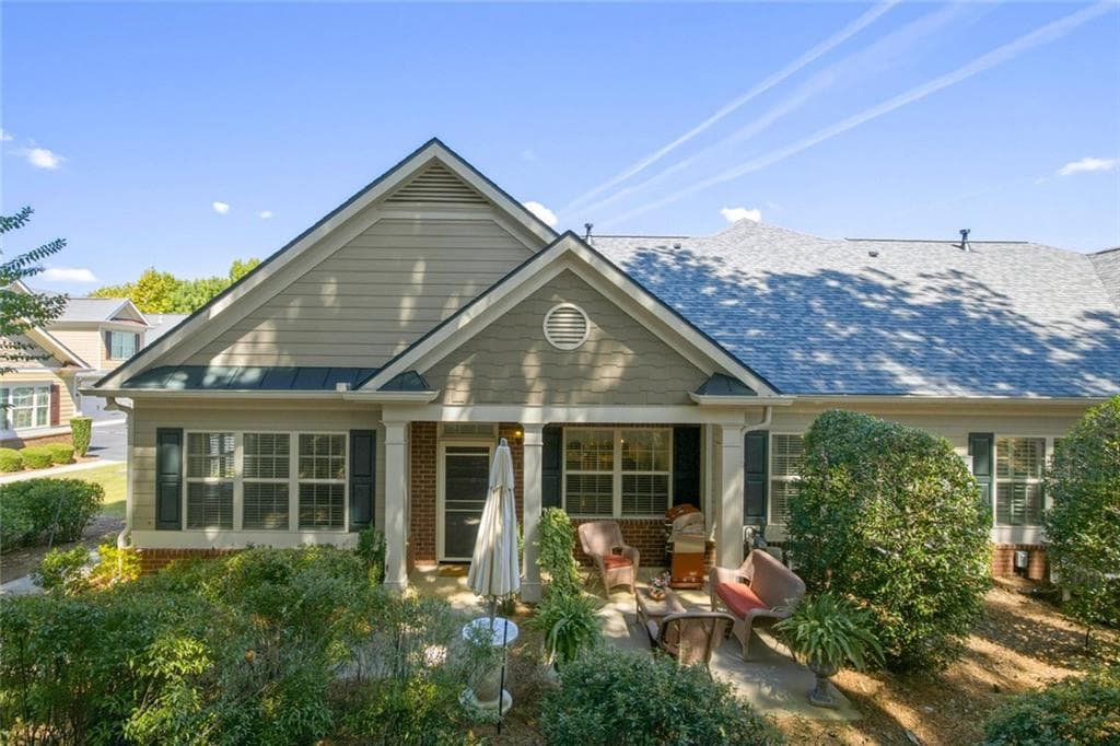 3 bedroom, 3 bathroom, 2,207 sq ft condominium for sale at 1405 Oak Meadows Lane, Cumming, GA 30041 — photo 1 of 31