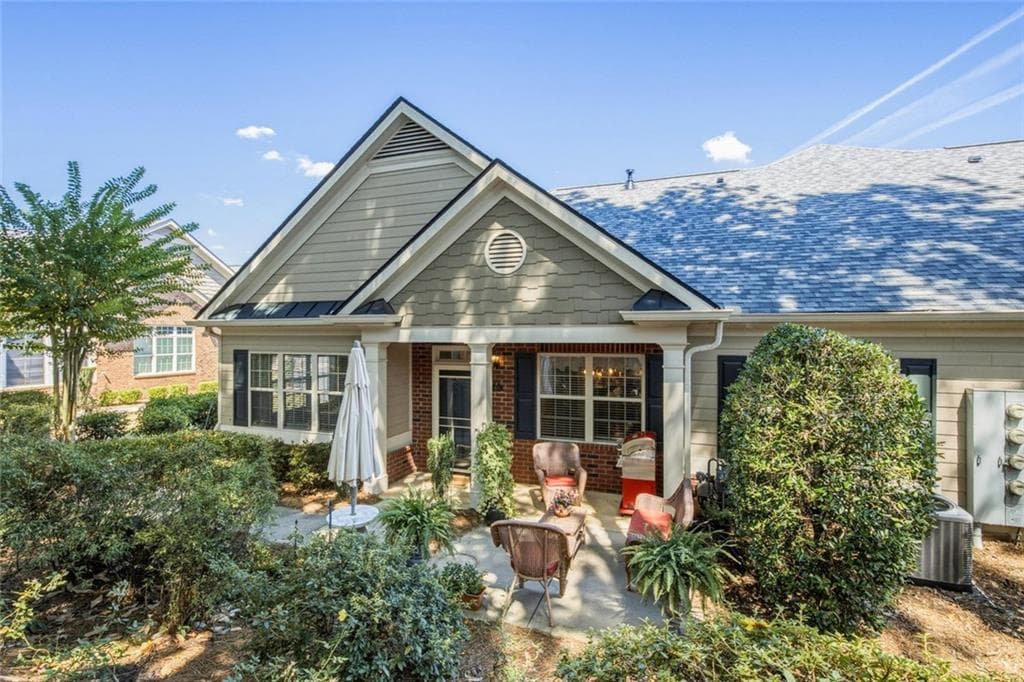 3 bedroom, 3 bathroom, 2,207 sq ft condominium for sale at 1405 Oak Meadows Lane, Cumming, GA 30041 — photo 2