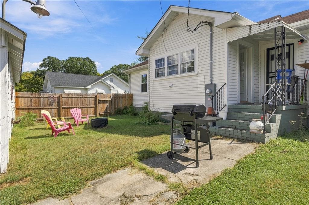 2 bedroom, 1 bathroom single family residence for sale at 5 S 4th Street, Lindale, GA 30147 — photo 8