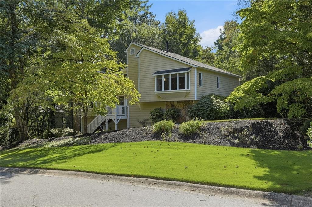 4 bedroom, 3 bathroom, 2,264 sq ft single family residence under contract at 2741 Sudbury Trace, Marietta, GA 30062 — photo 2