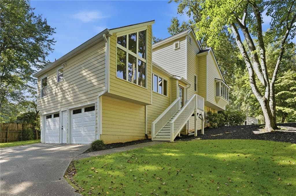 4 bedroom, 3 bathroom, 2,264 sq ft single family residence under contract at 2741 Sudbury Trace, Marietta, GA 30062