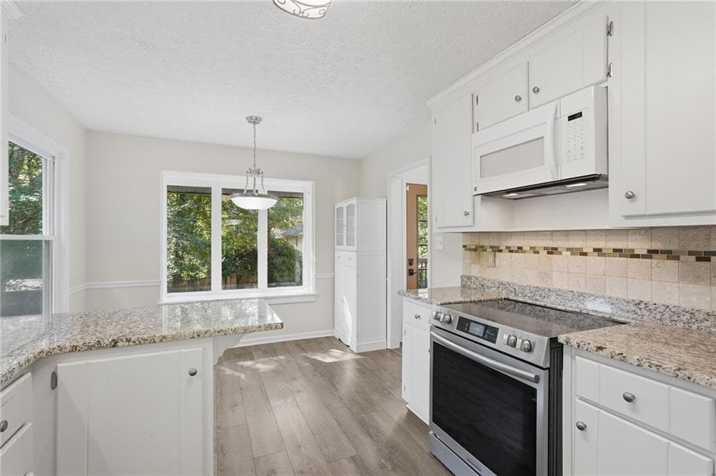 4 bedroom, 3 bathroom, 2,264 sq ft single family residence under contract at 2741 Sudbury Trace, Marietta, GA 30062 — photo 7
