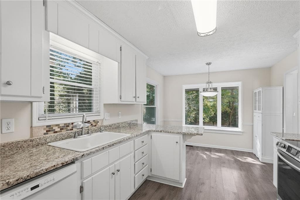 4 bedroom, 3 bathroom, 2,264 sq ft single family residence under contract at 2741 Sudbury Trace, Marietta, GA 30062 — photo 10