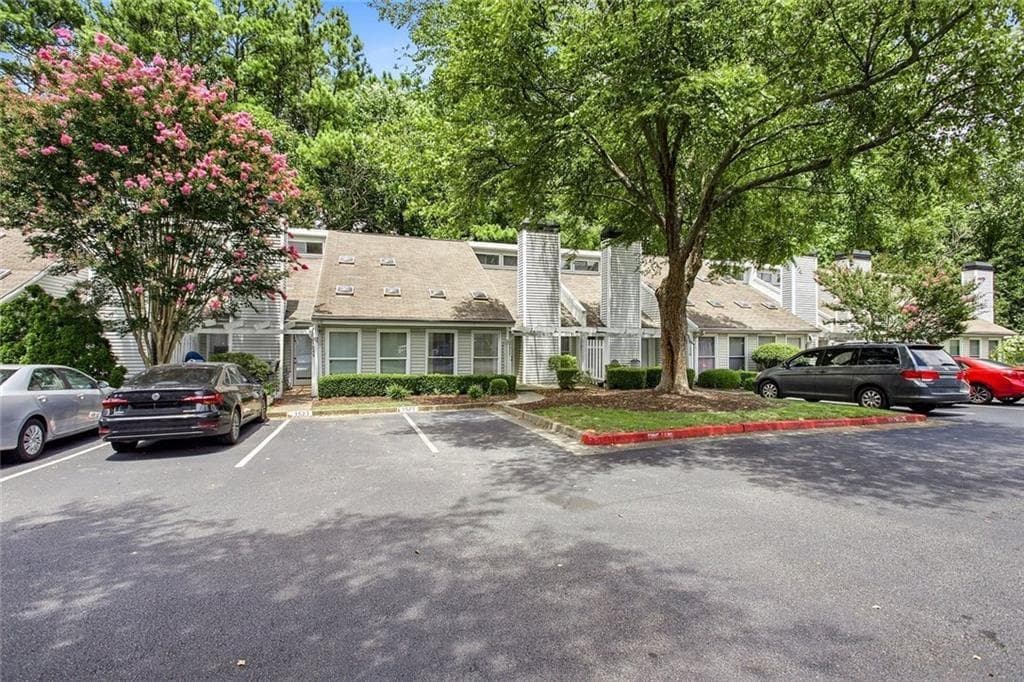 2 bedroom, 2 bathroom, 1,241 sq ft condominium for sale at 1527 Planters Ridge Lane, Alpharetta, GA 30004