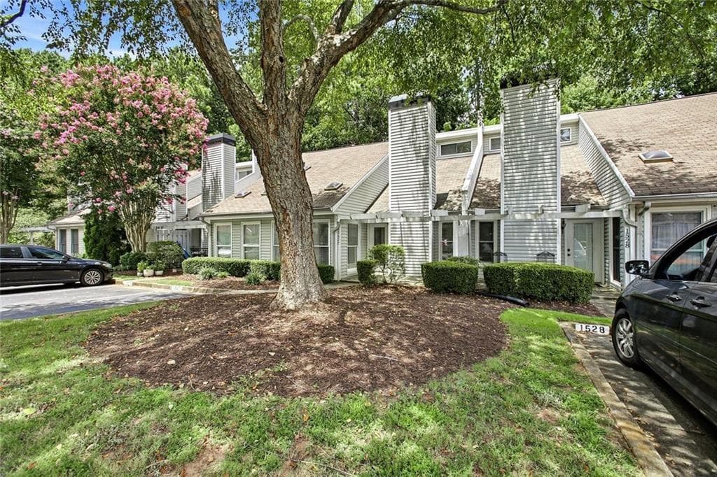 2 bedroom, 2 bathroom, 1,241 sq ft condominium for sale at 1527 Planters Ridge Lane, Alpharetta, GA 30004 — photo 2